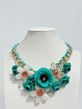 🆕️ Green & White Flower Chain Necklace NWOT